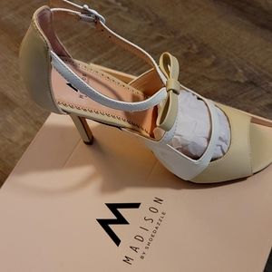 Shoedazzle Madison Beige and White woman's shoe size 8.5